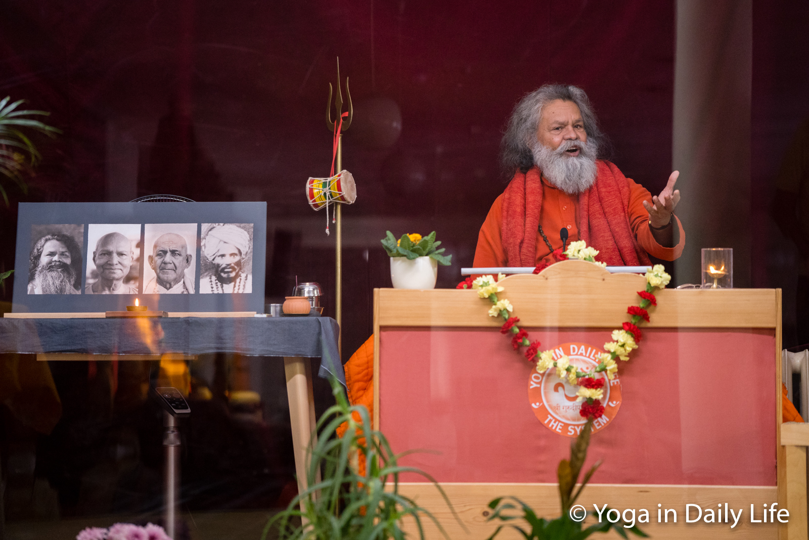 Vishwaguruji Maheshwarananda